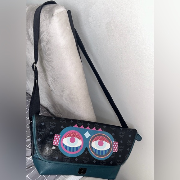 Authentic MCM Craig and Karl Snow Dome Messenger Bag - Picture 8 of 10